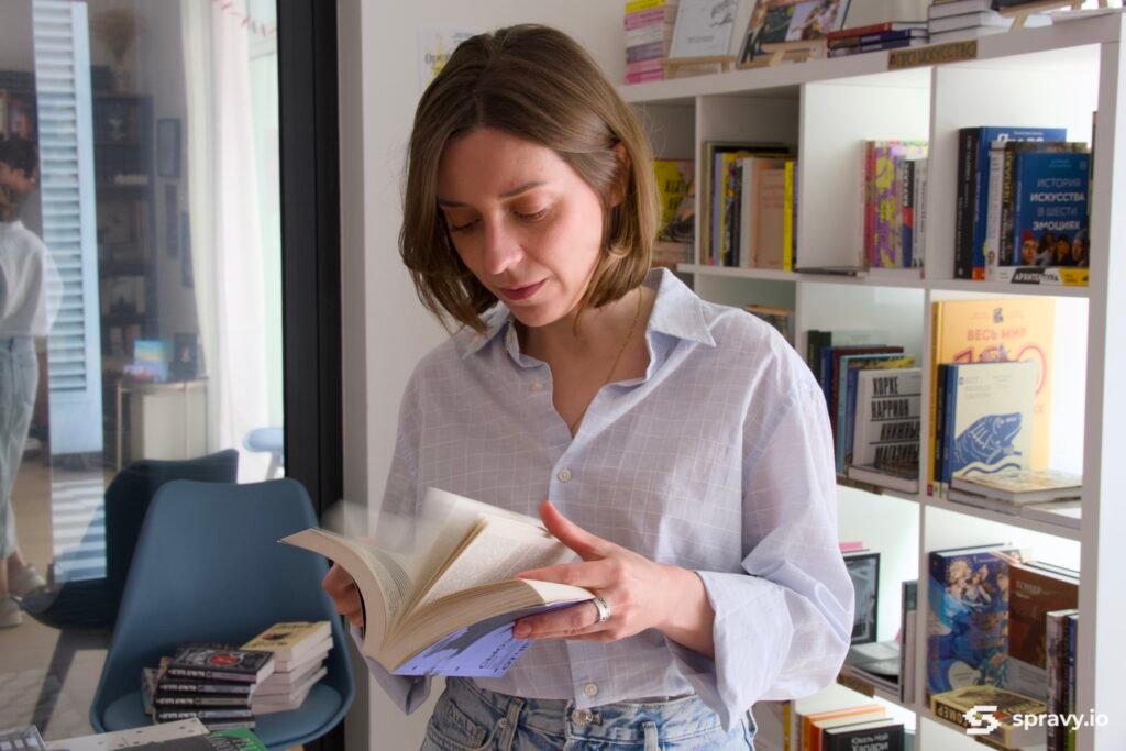 Алена Карпава, кнігарня «Букіністка»