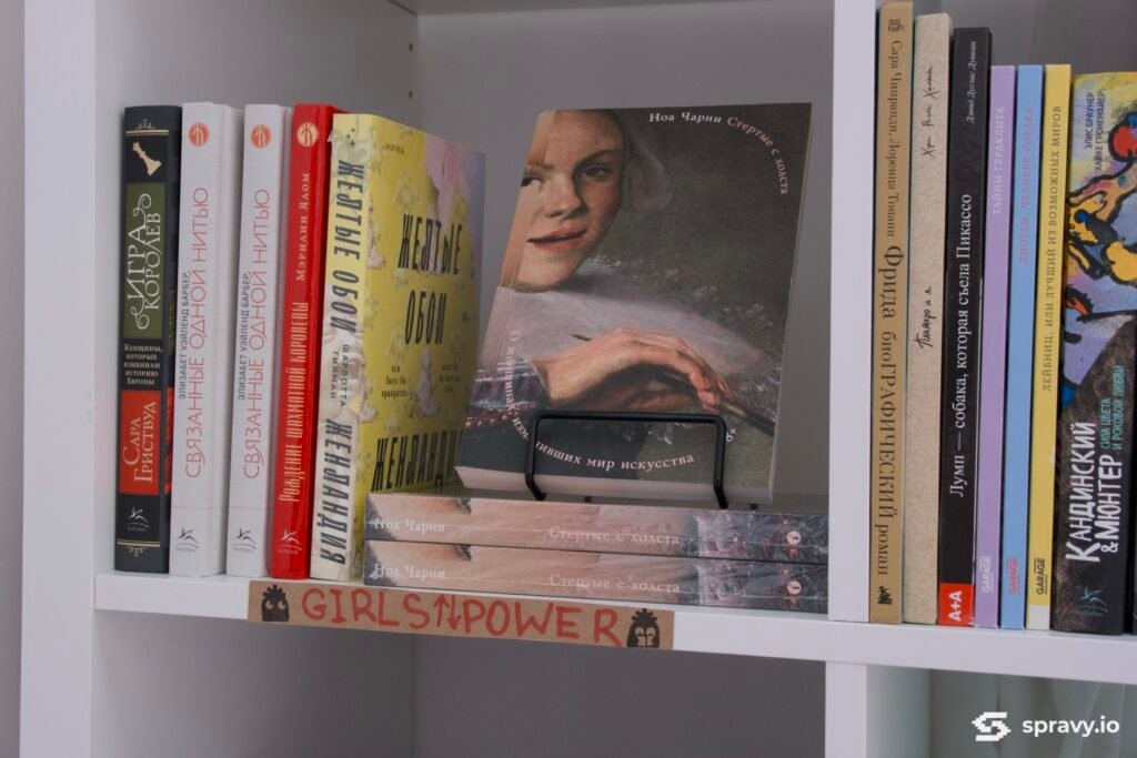 Алена Карпава, кнігарня «Букіністка»